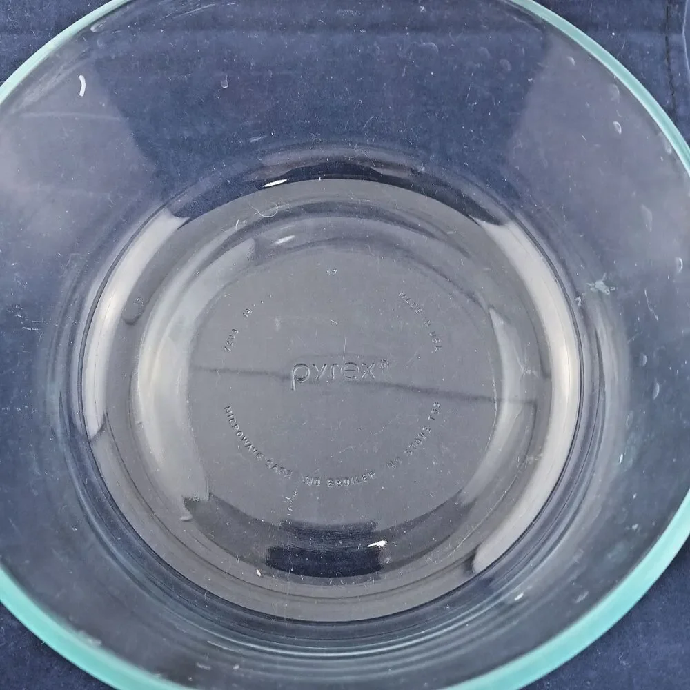 Pyrex 7203 7-Cup Round Glass Food Storage Bowl w/ 7402-PC Royal Blue Lid Cover